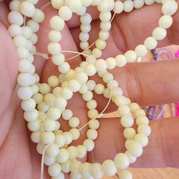 8 strands of beads for jewelry making and various crafts - Picture 2 of 9